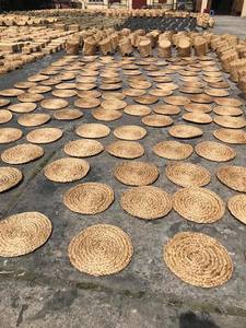 Exquisitos manteles individuales de mimbre de jacinto de agua con flores, manteles individuales de jacinto de agua tejidos a mano de Thanh Cong Craft - Product Image 6