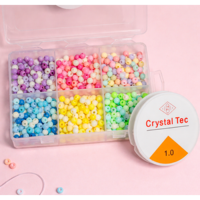 Beadsnfashion 600 perles acryliques lucite multicolores de 6 mm, 100 perles de chaque couleur, kit de fabrication de bijoux DIY, 10 mètres de cordon élastique rectangulaire