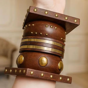 Bracelet en bois avec pentagramme rétro, design large et exagéré avec rivets, accessoire unisexe moderne fait main et étanche - Product Image 1