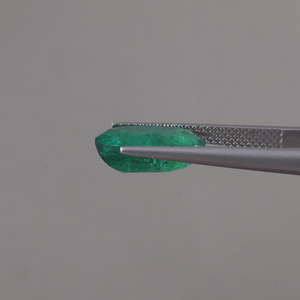 Piedra Preciosa Suelta al por Mayor, Esmeralda Natural Certificada por IGI, 4.91 Quilates, Corte Radiante, 13x10mm, Color Verde Premium con Cambio de Color con la Luz - Product Image 2