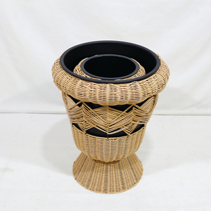 Juego de 2 Macetas de Ratán Ecológicas con Base de Pedestal y Forro Negro, Macetas de Interior de Estilo Rústico - Product Image 5