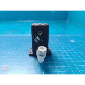 Válvula de Diafragma de Alta Pureza SMC LVA20-02-B, Usada como Pieza de Repuesto para Equipos de Semiconductores Legacy - Product Image 1