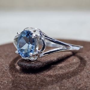 แหวนเงินแท้925ชนิด Vermeil สีเงินสเตอร์ลิงพลอยสีฟ้ารูปไข่ที่มีการตั้งค่าหนามเตยที่สวยงามสำหรับงานปาร์ตี้ - Product Image 2