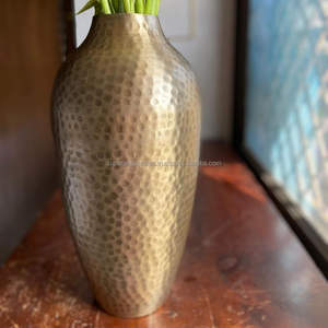 Vase à fleurs en métal unique, conçu pour les thèmes de décoration modernes et l'utilisation d'arrangements floraux - Product Image 6