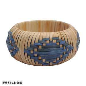Brazalete Artesanal de Fibra Natural Azul Luna, Tejido con Palos de Caña en Forma de Rombo, Joyería Boho Sostenible - Product Image 1