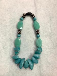 สร้อยคอเรซิ่นทำมือประดับลูกปัดสำหรับทุกเพศ ดีไซน์ทันสมัยสีโรสโกลด์ ขายดีสำหรับงานแต่งงานและงานปาร์ตี้ จากอินเดีย - Product Image 5