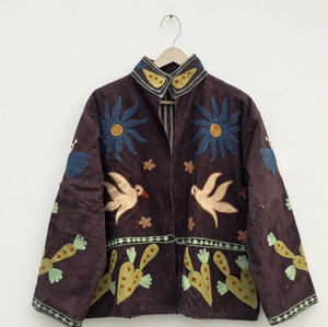 Veste courte en velours côtelé marron foncé style Suzani, broderie artisanale Cœur Sacré et oiseaux, col montant vintage pour femme - Product Image 1
