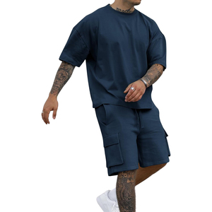 Conjunto de camiseta y pantalones cortos casuales de verano para hombre, color negro, cuello redondo, manga corta, color sólido, tejido de punto, 100% algodón, pantalones cortos cargo. - Product Image 4