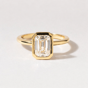 Anillo de compromiso solitario de oro macizo de 14K con diamante cultivado en laboratorio de corte esmeralda de 0.75 quilates y engaste minimalista para mujer, uso diario - Product Image 1