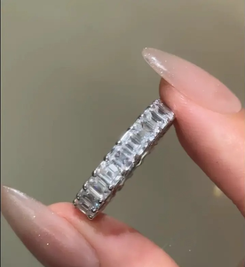 Anillo de Compromiso Clásico de 3.5 Quilates con Corte Esmeralda de Moissanita 925 para Mujer, Anillo de Plata de Ley Chapado en Oro en Oferta - Product Image 3