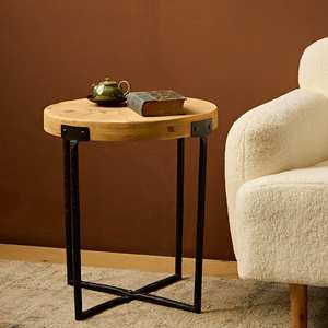 Mesa auxiliar de hierro con tablero de madera resistente, construida con patas de hierro gruesas y una superficie de madera robusta para un uso prolongado. - Product Image 2