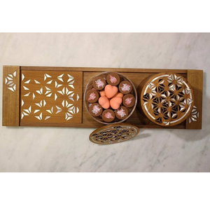 Bandeja de madera y nácar de alta calidad, recién elaborada, hecha a mano, ecológica, para servir dátiles con chocolate en el Ramadán Kareem. - Product Image 6