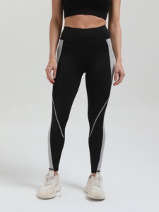 Leggings confortables pour femmes, longueur cheville, avec construction flexible et ajustée au corps - Product Image 1