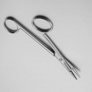 ชุดเครื่องมือผ่าตัดแบบใช้ครั้งเดียวทิ้ง ยี่ห้อ Gillies Needle Holder ผลิตจากเหล็กกล้าไร้สนิมเกรดทางการแพทย์ สำหรับการผ่าตัดทั่วไป ได้รับการรับรองมาตรฐาน CE พร้อมคู่มือการใช้งาน - Product Image 6