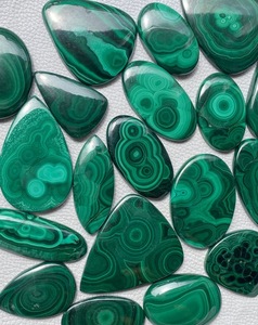 Vente en gros au meilleur prix : Cabochons lisses multi-formes en malachite naturelle, pierres précieuses en vrac certifiées par un tiers pour bijoux et bagues - Product Image 1