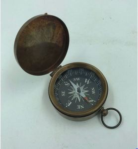 Boussole en métal de style antique, montre de poche ronde vintage, objet de collection - Product Image 1