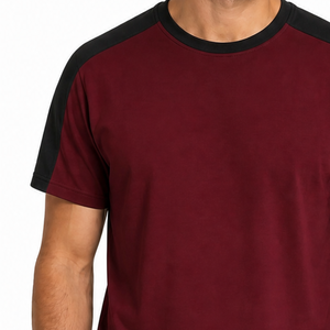 Camiseta Premium para Hombre con Manga Raglán, Panel de Contraste en el Hombro, Color Granate y Negro, Estilo Urbano - Product Image 3
