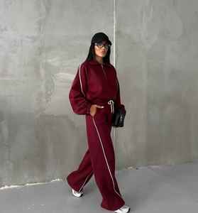 Ensemble de survêtement unisexe bordeaux personnalisé : veste zippée et pantalon large, deux pièces assorties, streetwear, sportswear, vente en gros de vêtements - Product Image 1