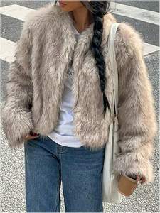 เสื้อโค้ทขนสัตว์แท้สำหรับผู้หญิง แบรนด์ Crop Luxury รุ่นครอป ขนสุนัขจิ้งจอกแท้ธรรมชาติ พร้อมขนสุนัขจิ้งจอก - Product Image 2
