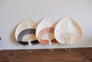 การทอผ้าด้วยมือเทรนด์ใหม่ของเวียดนามพัดไม้ไผ่หลากสีพัดพัดมือศิลปะทำจากไม้ไผ่รูปใบไม้แขวนผนังสำหรับตกแต่งผนัง - Product Image 2