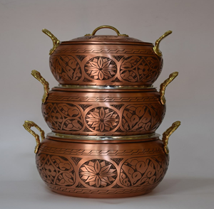 Olla contemporánea de latón martillado con dos asas resistentes y tapa plana. Disponible a precio de mayorista. - Product Image 4