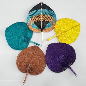 Elegante abanico de mano hecho de bambú tejido, abanicos de hoja de palma a precio económico, artesanías populares más vendidas. - Product Image 3