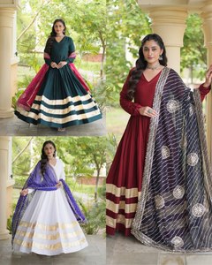 Ensemble Anarkali traditionnel pour femme en rayonne, longueur standard, avec dupatta brodé, extensible et infroissable, toutes saisons, pour mariage, Inde - Product Image 2