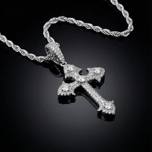 Pendentif Croix Fleur de Lys Gothique en Argent Sterling 925 Certifié IGI VVS, Sertie de Diamants de Laboratoire, Style Hip Hop, Vente en Gros - Product Image 3