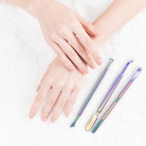 Empujador de Cutículas Profesional 2026 para Manicura, Removedor de Cutículas con Mango Estampado, Empujador de Cutículas de Doble Punta - Product Image 3