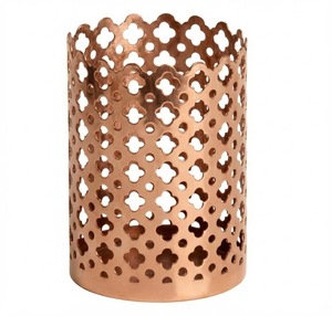 Ensemble de lanternes en fer noir avec motif géométrique découpé pour la décoration de la maison, des mariages et des tables de Noël - Product Image 4