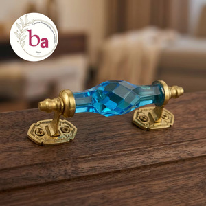 Poignée de meuble en laiton moderne Ba Crystal Blue Glass pour armoire, commode, tiroir, chambre et salon - Product Image 1