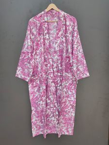 เสื้อคลุมกิโมโนผ้าฝ้ายลายดอกไม้สีขาวสีชมพูพร้อมสายรัดชุดเดรสสำหรับสตรีพิมพ์ลายดอกไม้สีชมพู - Product Image 2