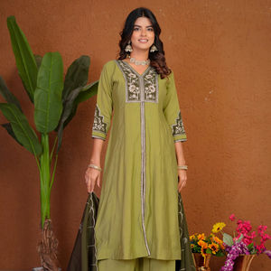 Elegante Conjunto de Kurti Anarkali de Seda Romana con Dupatta Bordada y Palazzo - Ropa de Playa de Secado Rápido y Protección Solar - Product Image 1
