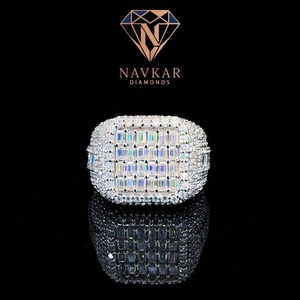 Bague de mariage scintillante en argent sterling 925 plaqué, design de luxe, entièrement sertie de moissanite ronde, passe le test du diamant - Product Image 1