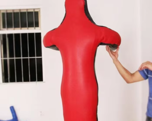 PROFIT SPORTS Mannequin de grappling pour arts martiaux, entraînement de lutte et de boxe avec cible de tête, rouge avec bordure noire, 25 kg - Product Image 4