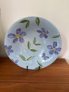 Tazón de Pasta de Cerámica de Diseño, Pintado a Mano con Motivos Florales, Acabado Liso y Brillante para una Decoración Refinada de la Cocina y el Comedor - Product Image 4