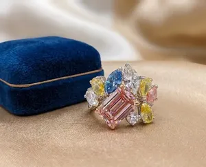 Bague de cocktail de luxe multicolore saphir et diamant Toi et Moi, avec Morganite rose taille émeraude, Topaze bleue et grappe de diamants jaunes en forme de poire - Product Image 1