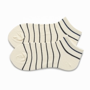 Chaussettes courtes rayées unisexes 65% coton 32% nylon 3% élasthanne respirantes pour hommes et femmes, idéales pour le quotidien et la vente en gros - Product Image 3