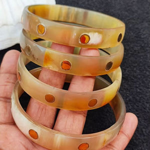Brazalete de Cuerno Natural Hecho a Mano con Tachuelas, Joyería de Cuerno, Brazalete Ancho, Accesorio de Moda al por Mayor, Artesanía Natural Duradera - Product Image 5