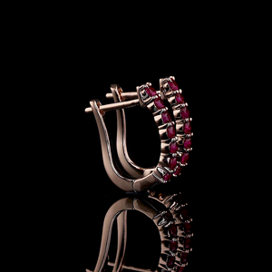 Boucles d'oreilles Huggie en or 14 carats avec diamants de laboratoire taille ronde pour femmes, certifiées IGI - Product Image 3