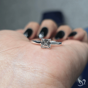 Bague de fiançailles solitaire style cathédrale avec diamant de laboratoire taille Asscher 1 carat, tendance et minimaliste, pour mariée, mariage, anniversaire, fête - Product Image 5