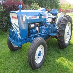 Compre un Tractor Ford Económico de Todas las Series con Componentes Esenciales: Motor, Caja de Cambios y Bomba - Product Image 4