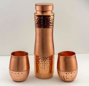 Botella de agua ecológica de cobre para una hidratación consciente, recipiente metálico reutilizable que apoya hábitos de agua limpia y rutina de bienestar. - Product Image 2