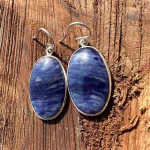 Pendientes de Sodalita Hechos a Mano, Plata de Ley 925, Chapados en Oro, Joyería Minimalista para Mujer, Regalo para Ella - Product Image 1