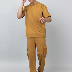 Nouvel Arrivage Ensemble Survêtement d'Été Homme Personnalisé Décontracté avec Strass, Vente en Gros, Couleur et Taille Personnalisables, T-shirt et Pantalon Unis en 100% Coton - Product Image 3