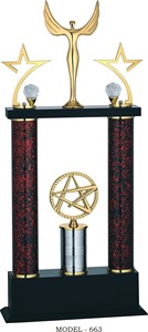 Trophée ange doré avec colonnes rouges et accents étoilés pour récompenses sportives, trophée métallique de grande taille avec base en bois noir - Product Image 5