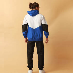 Ensemble de survêtement coupe-vent personnalisé avec logo pour homme, veste à capuche et pantalon d'extérieur en nylon multi-poches pour l'hiver - Product Image 3