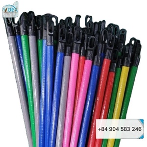 Venta al por mayor de palos de escoba de madera palo de escoba de madera revestimiento de diseño de película de PVC mango de escoba de fregona de madera - Product Image 1