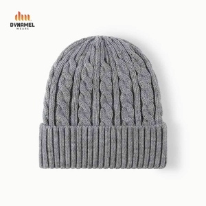 Dynamel Wears Bonnet d'hiver unisexe en tricot torsadé noir à revers, style décontracté pour adulte - Product Image 2