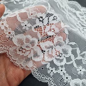 Tela de Encaje Elástico Floral de 17.5 cm, Ligera y Personalizable, Encaje de Nailon y Elastano con Borde Festoneado para Lencería y Vestidos de Novia - Product Image 3